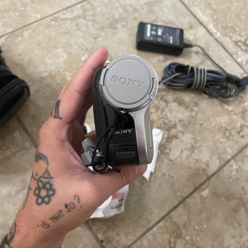 Sony Handycam DCR-DVD92 NTSC Camcorder 20x Optical Zoom Silver with Accessories